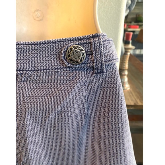 Like new navy & white patterned Fossil skirt. Sz 4 - Picture 5 of 5